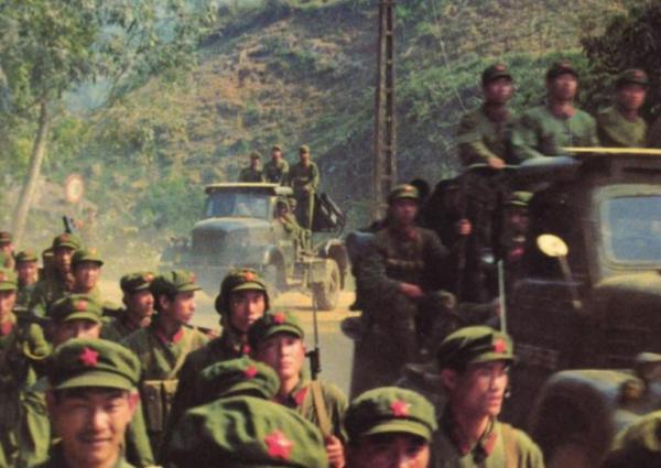 對越反擊戰撤軍途中發生意外:一個團200多人被俘,副軍長被降職 對越反擊戰撤軍途中發生意外:一個團200多人被俘,副軍長被降職