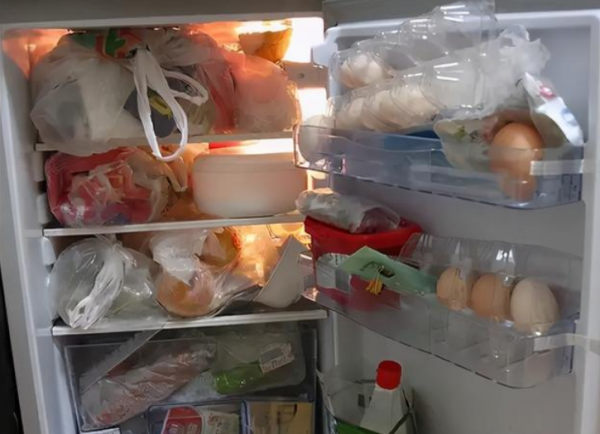 建議大家：灶臺上別擺瓶瓶罐罐了，教你這樣做，乾淨又整潔