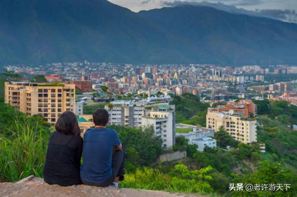世遺大學城：風格獨特的建築典範，卻成了男歡女愛的浪漫集中營