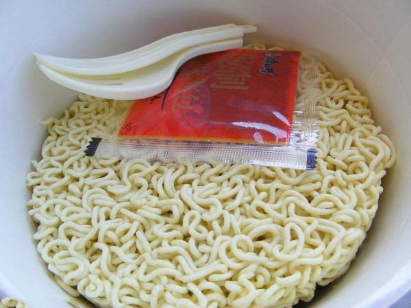 泡麵裡面都是防腐劑，典型的垃圾食品？錯，2種食物當之無愧