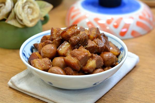 好吃的紅燒肉不放一滴水，噴香入味不膩不腥，這麼做特省事
