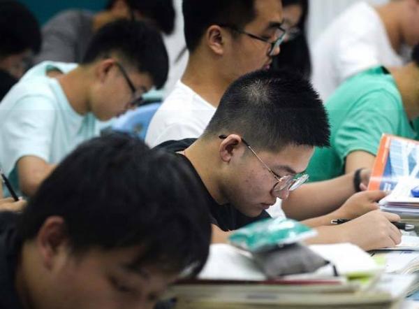 取消了“重點班”,學校又出現個分層作業,舉動引家長強烈反對 取消了“重點班”,學校又出現個分層作業,舉動引家長強烈反對