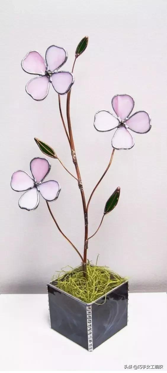 指甲油過期了或不想用了，那就用來做花花飾品吧，