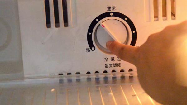 動一動冰箱的這3個地方，冰箱結冰少又省電，看完馬上試一下