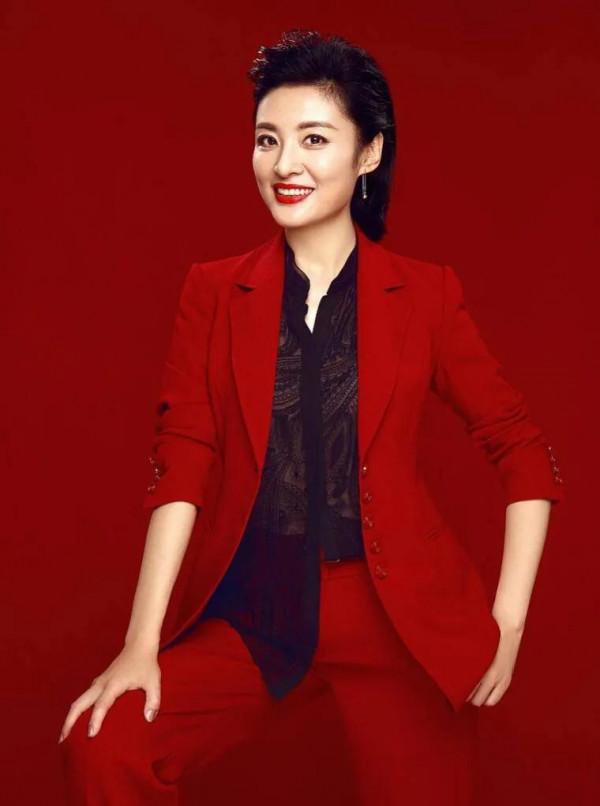 央視主持人周濤驚豔了時光寫真集 央視主持人周濤驚豔了時光寫真集