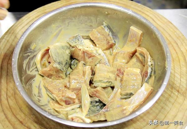 這才是魚肉最好吃的做法，一炸一燉，麻辣鮮香，外皮酥脆又開胃