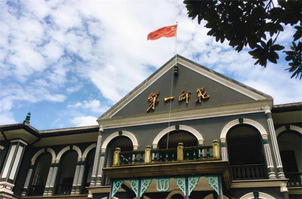 他是毛主席同學，與鄧小平前妻結婚，兒子是副國級幹部