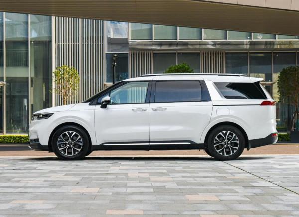 家裡人口多，買MPV更合適，可以看看這兩款，安靜舒適還省油