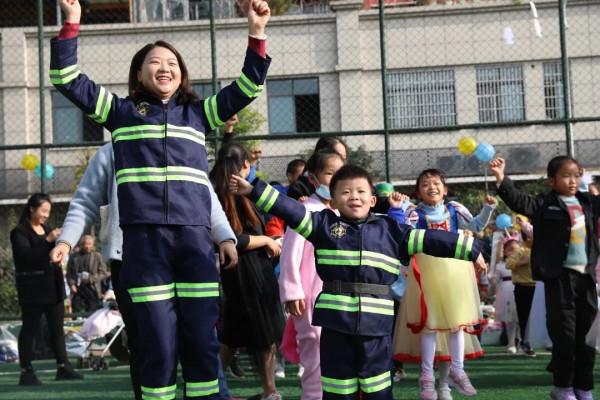 小火車嗚嗚...開進童話世界啦!! 小火車嗚嗚...開進童話世界啦!!