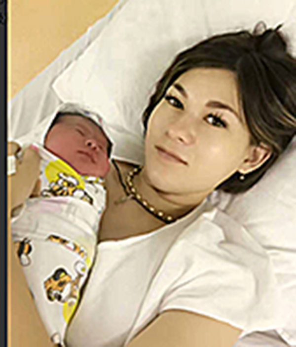 俄羅斯美女倒追中國窮小夥，不要彩禮也要嫁，沒車沒房仍幸福至今