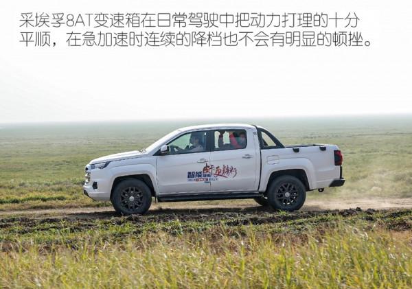 誰說皮卡只能拉貨？2.0T+8AT的江鈴域虎7，翻山越嶺也毫不費力