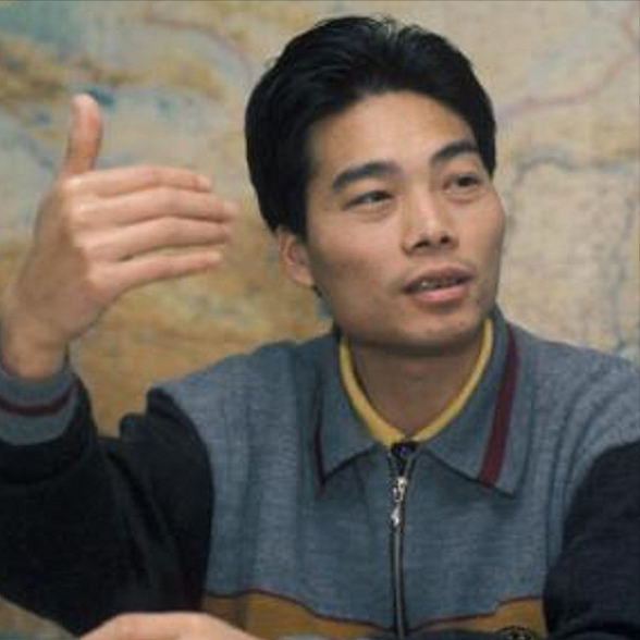 為娶女秘書豪置18輛賓士，22年前胡志標就已狂賺27億，如今怎樣了