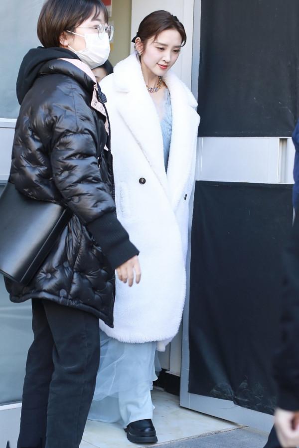 央視文聯春晚錄製：張藝興有“大佬”風範，唐藝昕和周翊然再聚首