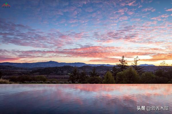 鋼筋混泥土房子加點木材作裝飾就可以做出獨特的現代風格木屋感覺