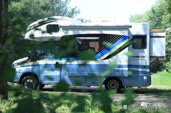 實拍國內頂級房車!輕坦克噸位,用料紮實帶智慧!6人食宿真方便 實拍國內頂級房車!輕坦克噸位,用料紮實帶智慧!6人食宿真方便