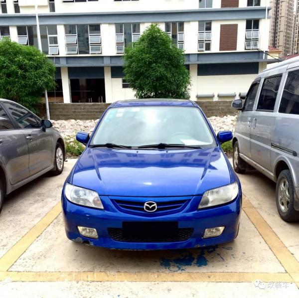 經典的馬自達323依然還有很多人玩，只需7000塊就能買來快樂