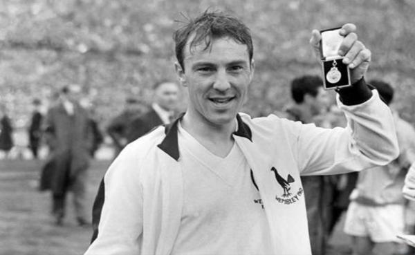 噩耗！世界足壇又傳悲痛訊息，一代傳奇巨星凌晨在家中不幸去世