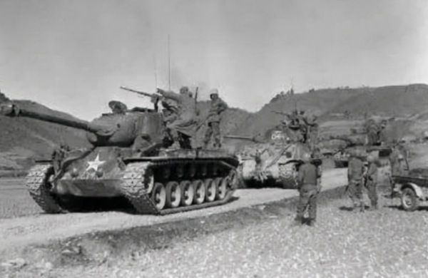 1963年，解放軍師長看到一殘疾流浪漢，淚流滿面：我找了你十年