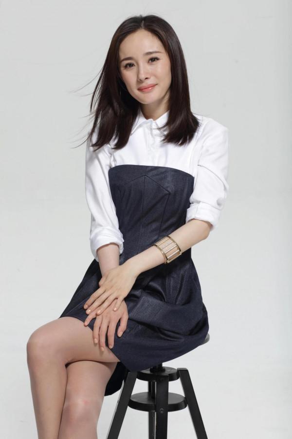 楊冪某品牌廣告定妝照