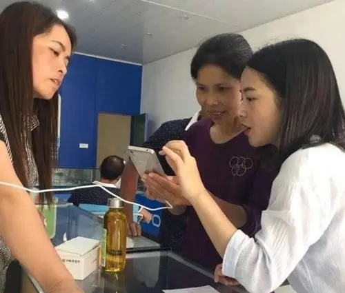 高考712分的人大女學霸，為何淪為山村農婦，生6個孩子成低保戶？