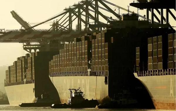 洛杉磯海岸的貨船瓶頸處於歷史最高水平——近 100 艘船等待靠泊 洛杉磯海岸的貨船瓶頸處於歷史最高水平——近 100 艘船等待靠泊