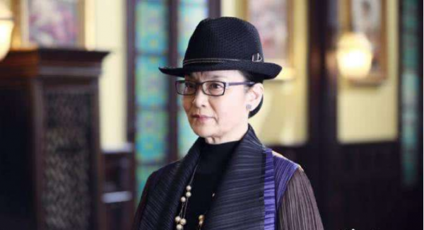 潘虹：跟丈夫結婚8年僅相處380天，離婚後卻說最愛前夫，這是為何