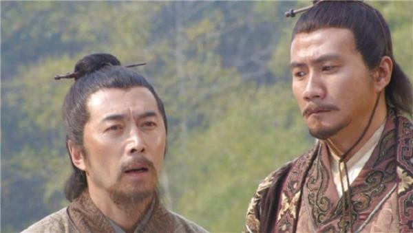 朱元璋批奏摺到深夜，一宮女端來碗熱粥，朱元璋：粥留下，人斬了