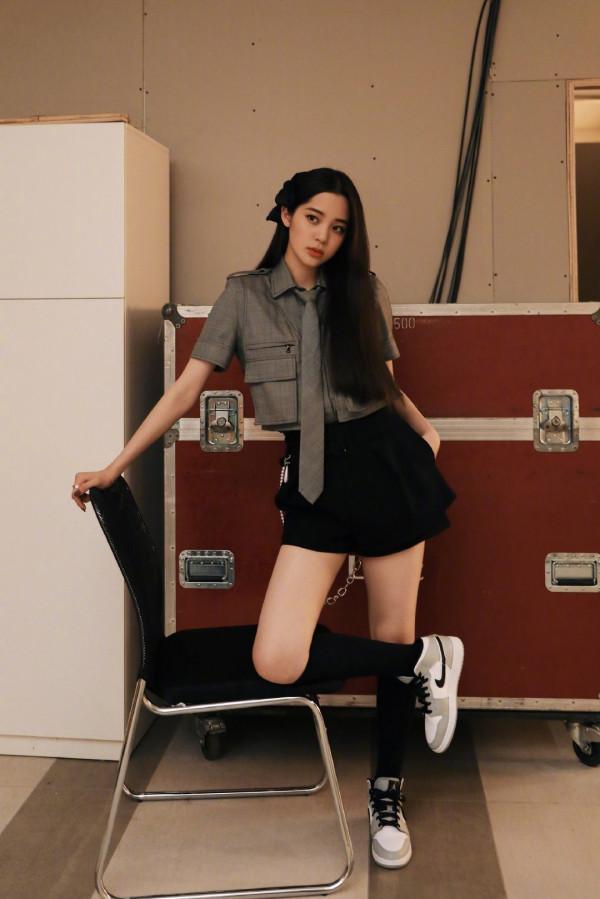 明星穿什麼——冬日必備單品小腿襪 明星穿什麼——冬日必備單品小腿襪