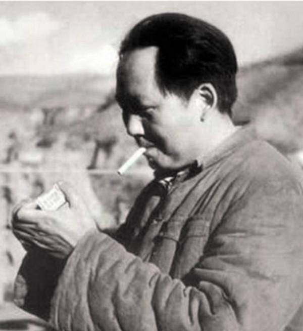 前有黃河,後有追兵,周恩來萬分焦急,毛澤東卻淡定說道:拿煙來 前有黃河,後有追兵,周恩來萬分焦急,毛澤東卻淡定說道:拿煙來