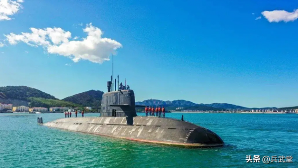 國產039C改進型亮相？採用“蓋帽”型圍殼設計，首次使用光電桅杆