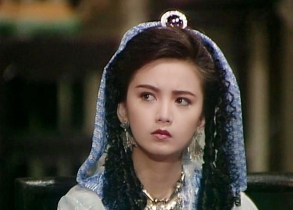 別硬演“異域美人”,有人翩翩起舞一眼萬年,有的還是把臉遮上吧 別硬演“異域美人”,有人翩翩起舞一眼萬年,有的還是把臉遮上吧