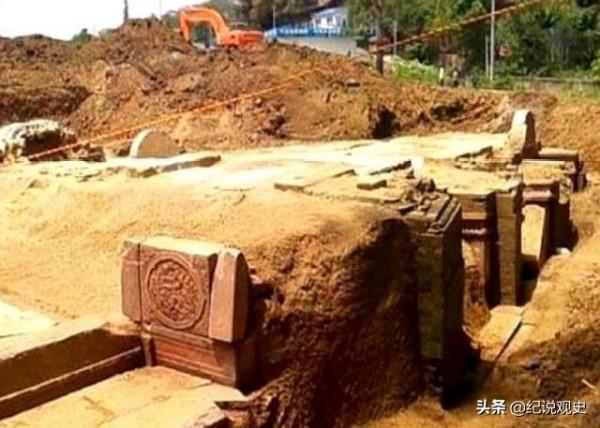 四川挖出龍鳳合葬墓，埋葬的卻是兩名大男人，古代太監心酸的一生