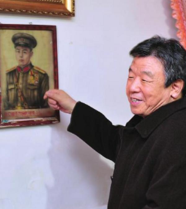 2011年省委書記下鄉慰問，偶然發現一副畫，揭開老農隱藏50年身份