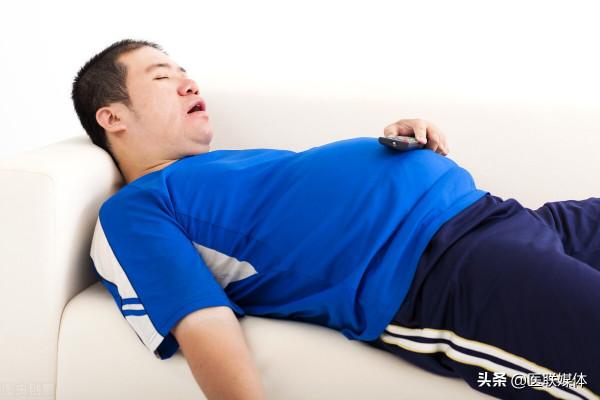 久坐不動，也會“招惹”疾病？看完趕緊站起來活動活動