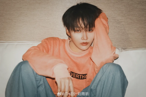 明星過中秋：肖戰楊紫曬出月餅合照，趙麗穎放國風大片送祝福