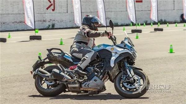 橫評2021國產中大排量雙缸ADV三小龍，外加一個休旅怪人