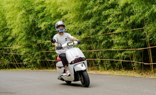 13980元，150復古踏板新格局 維多利亞 Sixties 150i靜態評測