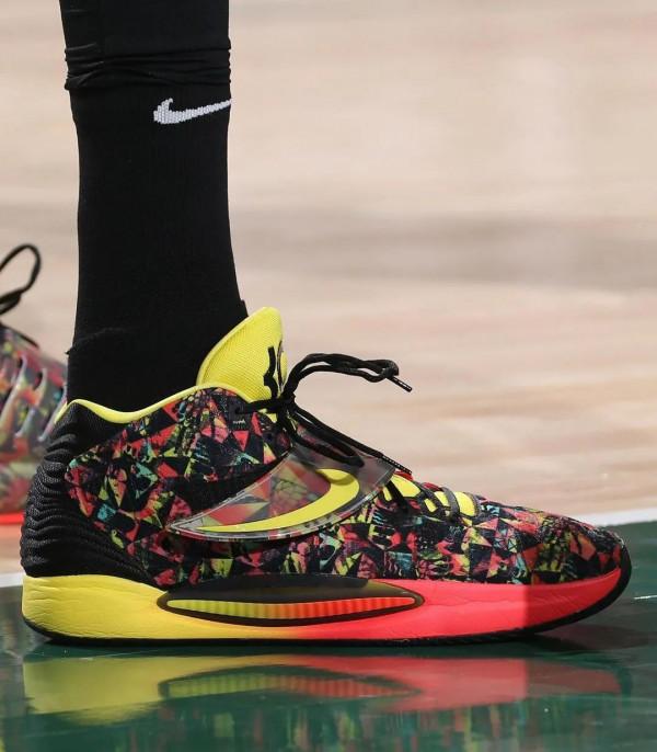 NBA 新賽季球鞋上腳!哈登上腳曝光「下一代」戰靴 NBA 新賽季球鞋上腳!哈登上腳曝光「下一代」戰靴