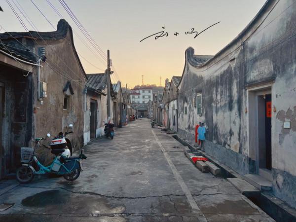 廣東潮安著名的古民居建築群，形制如故宮，還有很多當地人在生活