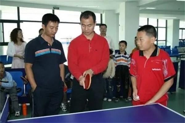 劉國樑昔日主管教練，曾無奈前往日本執教，兒子曾經是國乒一員