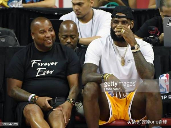 詹姆斯最親密的朋友圈,非香蕉船兄弟,而是詹姆斯的四騎士軍團 詹姆斯最親密的朋友圈,非香蕉船兄弟,而是詹姆斯的四騎士軍團