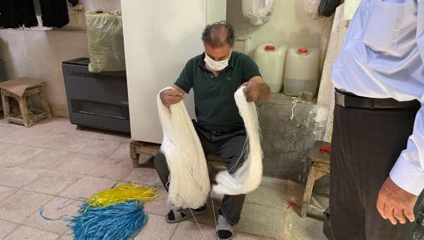 拜訪波斯地毯富商，很難想象普通地毯工的薪水，5年伊朗幣貶值8倍