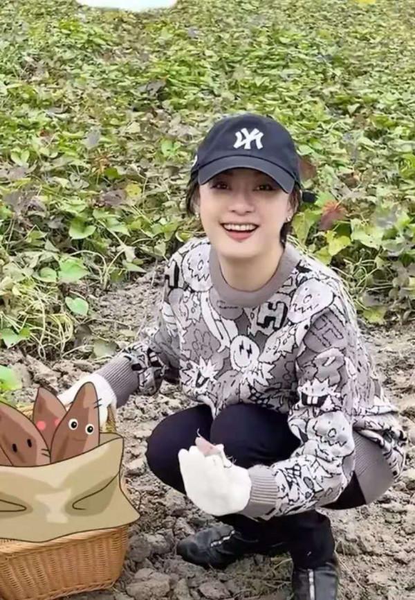 孫儷真是“人美任性穿”，皺巴巴的打底秋衣，竟被她搭配出貴氣感