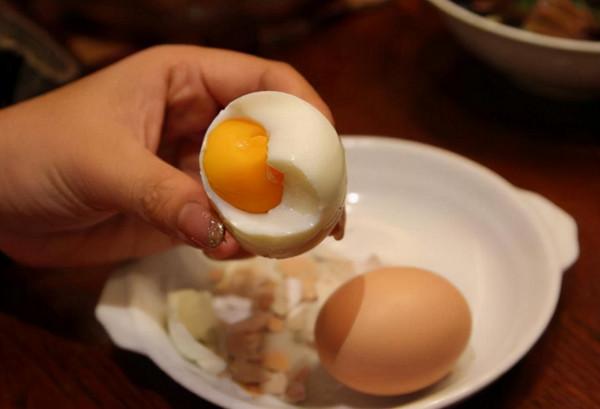 山東一24歲學生為了減肥，每天只吃雞蛋，七天後她的身體如何了？