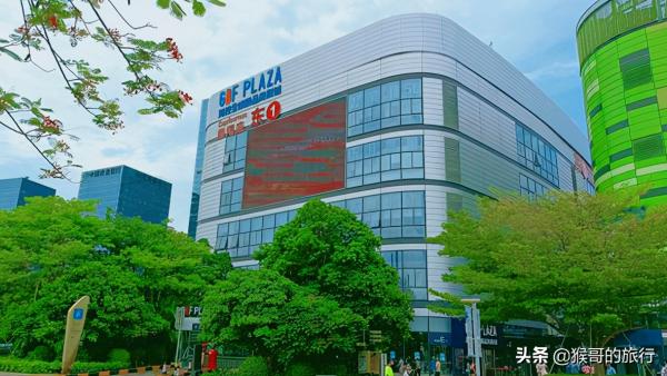 逛一逛海口免稅店，看看能買些什麼，能享受什麼優惠政策