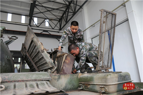 老三和他的兄弟“121” 老三和他的兄弟“121”