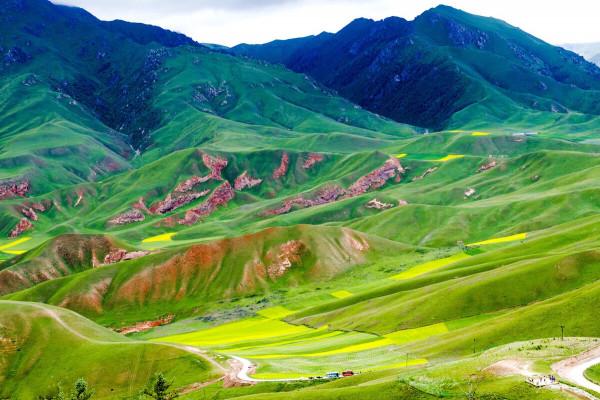 青海與甘肅交界，有座寶藏小縣城，幾乎包攬了兩地最美的風景