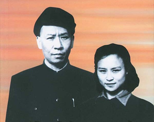 1938年,武漢11歲童養媳獲救,周恩來對她說:你父親是劉少奇 1938年,武漢11歲童養媳獲救,周恩來對她說:你父親是劉少奇