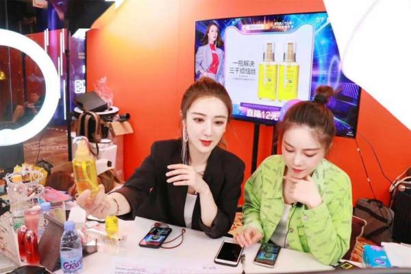 說月薪低於5萬不嫁的女孩,知道月入1萬是什麼水平嗎 說月薪低於5萬不嫁的女孩,知道月入1萬是什麼水平嗎