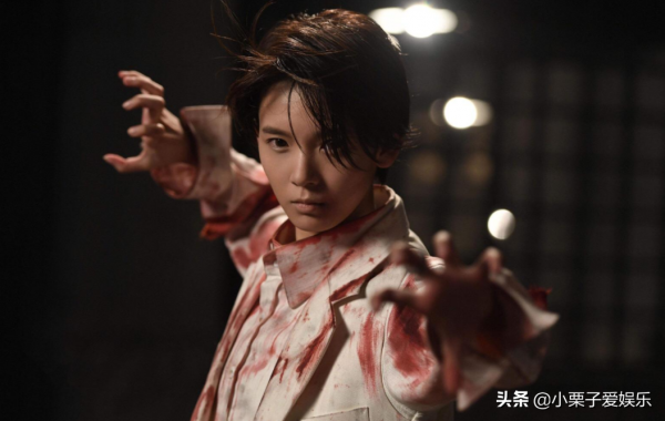 女扮男裝“以假亂真”！看這幾位女演員扮相，“假男人”臉疼不？